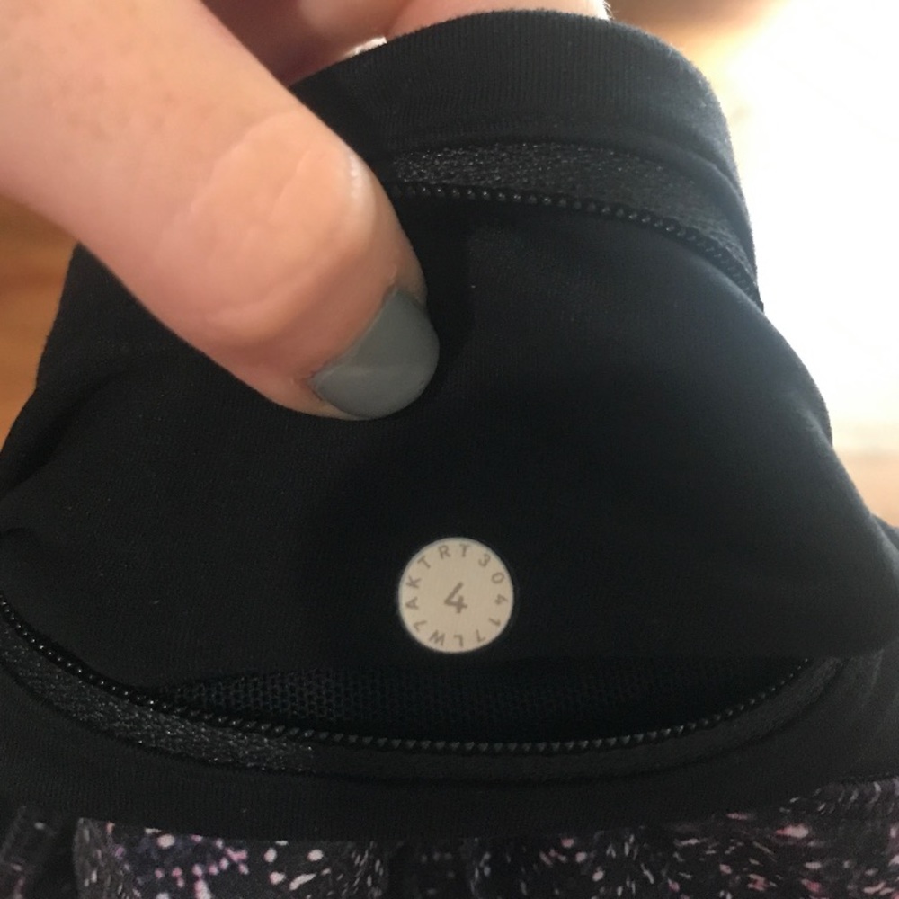 RARE Lululemon Speed Short 2.5” - Picture 4 of 4